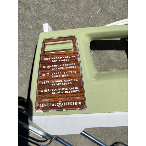 Vintage GE General Electric Deluxe 5 Speed Hand Mixer D2M22 Avocado Green - Picture 4 of 7